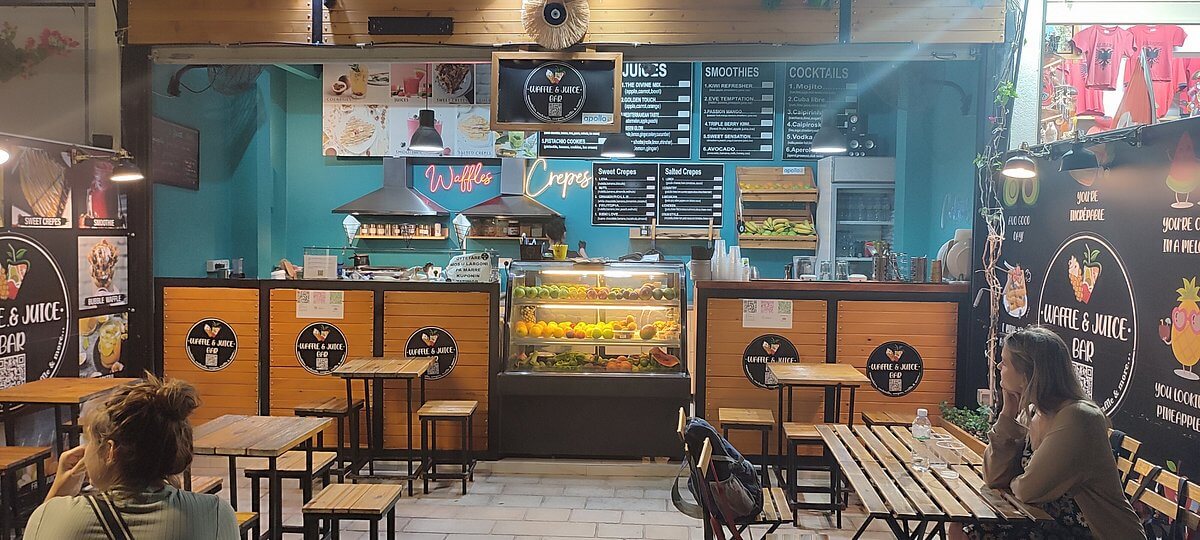 Juice Bar está situado en el bonito paseo marítimo de Saranda. Este pequeño bar sirve zumos naturales, batidos, cócteles y las mejores crepes de Saranda.